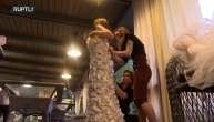 Košta 7. 000 evra i osvojila je Ginisov rekord: Napravljena haljina od živih orhideja