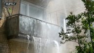 Izbio gejzir u parku, a voda šikljala pravo u zgradu pored: Jedan stan se raspada, ali bukvalno