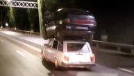Da li je ovo najluđi povratak sa posla: Čovek snimio auto sendvič kako se kreće pored njega