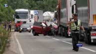 Težak udes kod Čačka: Automobil podleteo pod kamion, ima mrtvih