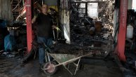 U trenu je nestalo sve: Požar progutao auto - perionicu i magacin