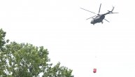 Dva helikoptera gase tinjajuću vatru oko "Slobode"
