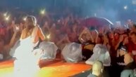 Nestvarna scena: Ceca po pljusku drži koncert