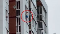 Čovek pretio da će se baciti sa detetom sa 13. sprata, jer ga žena varala: Stajao na ivici balkona
