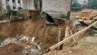 Urušava se zgrada: Panika na Vračaru, stanari evakuisani strahuju za domove