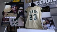 Lebronov dres dok još nije bio u NBA košta 400.000 dolara: U pitanju je onaj sa čuvene naslovnice