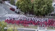 Delije uniformisane u crveno-belo domarširale do Marakane: Pogledajte korteo navijača Zvezde