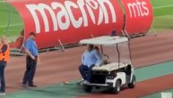 Možda ga bole noge: Hit snimak s Marakane kako Neška Milovanovića dovoze do klupe