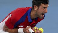 Dobro je što gore ne može: Novak izgubio i bronzu, pa odustao od meča sa Ninom