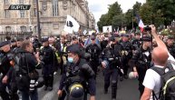 Suzavci na ulicama Pariza: Oštri sukobi policije i građana zbog kovid propusnica