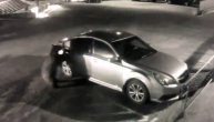 Kao da je nešto zaboravio: Urnebesni snimak medveda koji nonšalantno ulazi u parkirani auto