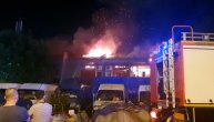Strava i užas! Tržni centar u Blok 70 goreo celu noć, vatrogasci nadljudskim naporima gasili vatru