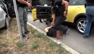 Mladića ugurali u auto, odveli ga u stan i mučili 3 dana: Snimak hapšenja otmičara u Novom Sadu