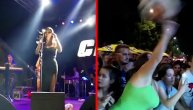 Haos na Cecinom nastupu: Obožavateljka gađala folk zvezdu, a njena reakcija je hit