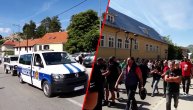 Demonstranti blokirali kružni tok ka Budvi i Podgorici i provociraju policajce