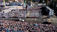 Hiljade ljudi dočekalo papu Franju u Budimpešti: Došao je na zatvaranje verskog kongresa