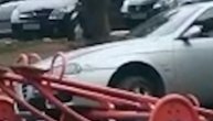 Autom uleteo u dečije igralište u Mirijevu: Zakucao se u klackalicu, sreća da niko nije povređen