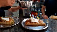 Burek je i sa sirom: Šta buregdžije iz Sarajeva misle o srpskim varijacijama bureka