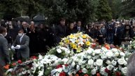 Potresna scena: Dok cveće prekriva Dudin grob Željko Obvradović neutešan