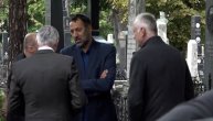 Vlade Divac sa drugim košarkaškim legendama: Sahrana Dude Ivkovića