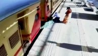 Pokušala da uđe u voz u pokretu, pa propala ispod njega, vukao je metrima: Ženo, da li si normalna?