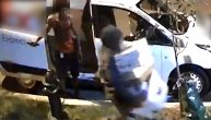 Ojadili kombi za dostavu robe: Otvorili ga i pokralI pakete, ko zna koga su sve zavili u crno!