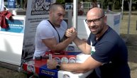 Bacio sam mu rukavicu u lice: Obarao sam ruke sa šampionom Srbije, šta mislite koliko sam izdržao?