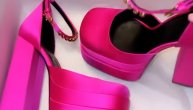 Ima se, može se: Karleuša pokazala luksuzne pink cipele, a od cene se "pada u nesvest"