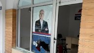 Novi Sad: Snimak razbijanja izloga na prostorijama Srpske napredne stranke