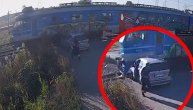 Pokušao autom da pređe prugu sa spuštenom rampom i za dlaku izbegao smrt: Pružni prelaz u Vreocima