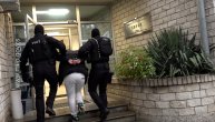 Policija! Lezi dole! Pohapšeni zbog trgovine ljudima: Jedan pao u gaćama