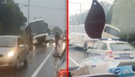 Lastin autobus skliznuo sa kolovoza na ulazu u Batajnicu