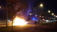 Auto potpuno izgoreo na Novom Beogradu: Motor se zapalio, nema povređenih
