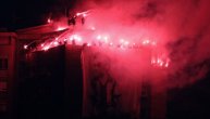 Grobari našli način da zapale baklje: Gorela zgrada iznad stadiona za Ivana Perovića