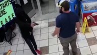 Lopovi zapretili pištoljem tokom pljačke, reakcija golorukog muškarca ih naterala u beg