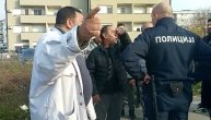 Muškarci se svađaju sa policijom: BMW smrskan, poginulu ženu odnose, snimak sa lica mesta