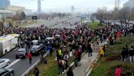 Sve stoji: Građani blokirali auto-put na Novom Beogradu