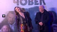 Crvenim tepihom prošetali Bajaga, Branka Katić... Zavirite na premijeru filma "Nije loše biti čovek"