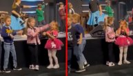 Devojčica pesnicom udarila drugaricu u toku priredbe: Od igračke bude plačke, ali bukvalno