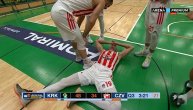 Kakav pad Simonovića: Zvezdin košarkaš je posle prodora nezgodno doskočio