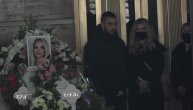 Sahrana Kike Đukić: Ožalošćena porodica oko belog sanduka tragično preminule jutjuberke
