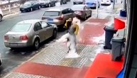 Led sa zgrade pao kuriru na glavu i polomio mu vrat: Oprez na trotoarima jer se sneg topi
