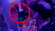 Srećan petak svima koji slave, osim njoj: Konobarici ispao poslužavnik pun hrane u kantu za đubre