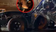 (Uznemirujući video) Automobil u punoj brzini uleteo među ljude: Vozilo izobličeno posle havarije