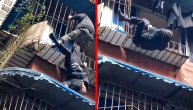 Izbegao ozbiljne povrede i moguću smrt: Visi naopačke sa terase, komšija ga spasao