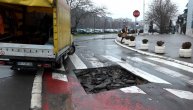 Rupe u Bulevaru Zorana Đinđića za koji minut je neće biti: Ekspresna reakcija nadležnih
