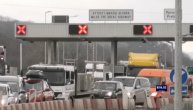 Praznični kolaps na autoputu Miloš Veliki , zakrčenja na naplatnoj rampi