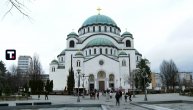 Vernici se okupljaju ispred Hrama: Uskoro počinje paljenje badnjaka