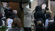 Ogromne gužve ispred kovid ambulante u Zemunu