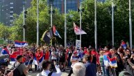 Srbi čekaju Đokovića ispred suda uz "Marš na Drinu": "U boj, kreni, Novače - junače!"